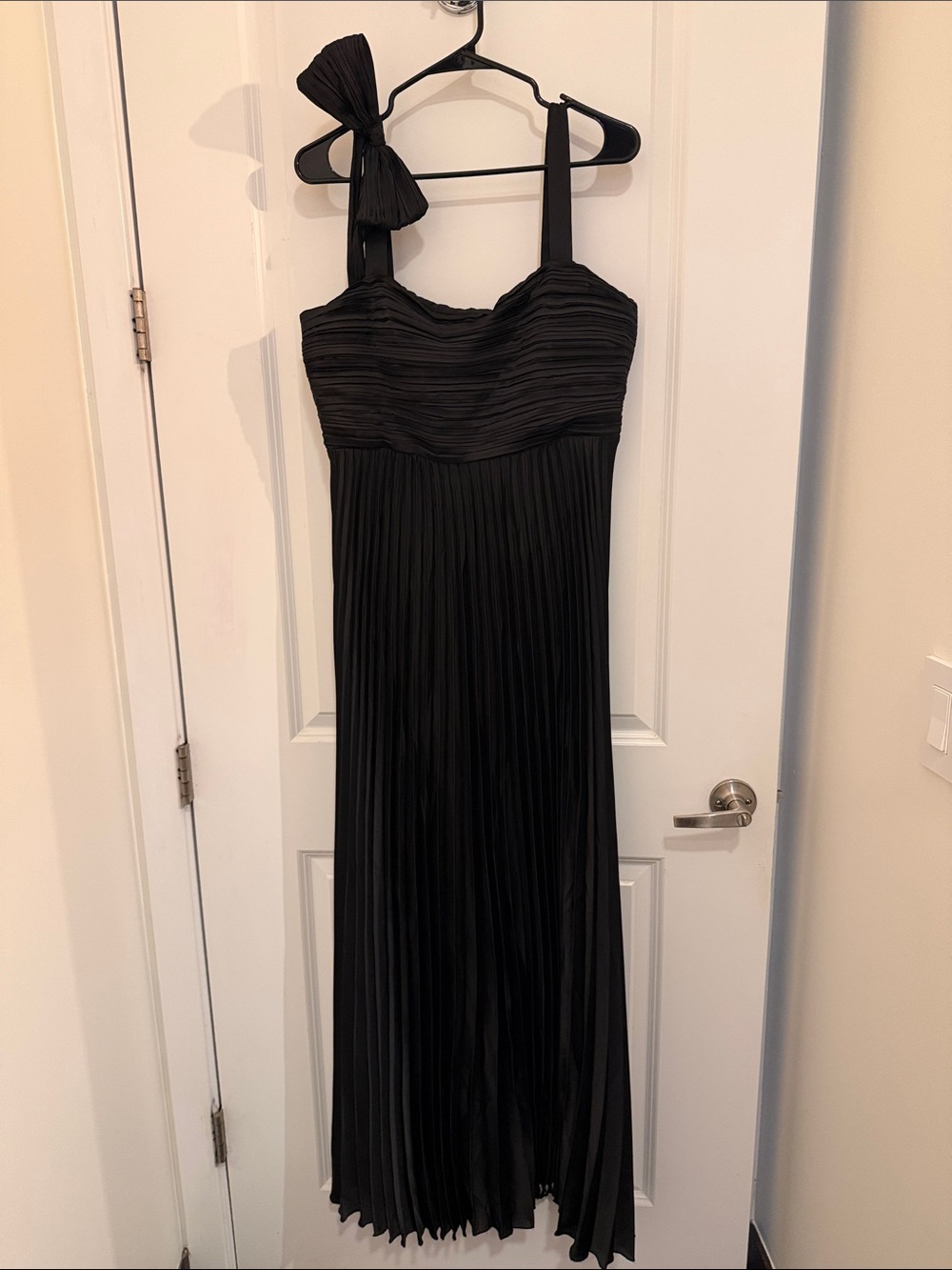 Lulus Gorgeous Purpose Black Satin Pleated Sleeveless Bow Maxi Dress